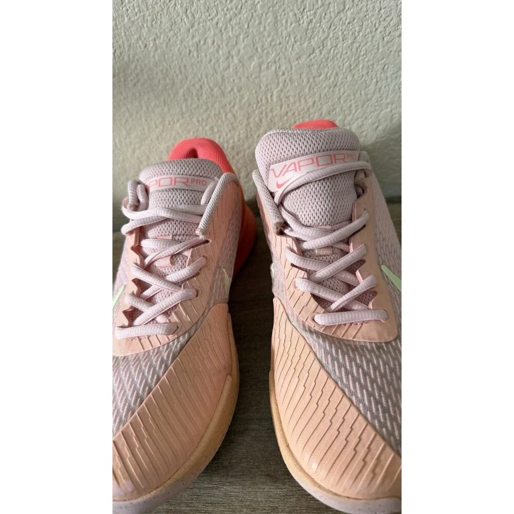 Nike Air Zoom Vapor Pro 2 HC Women’s 9.5 Pink Red Tennis Shoes DR6192-601